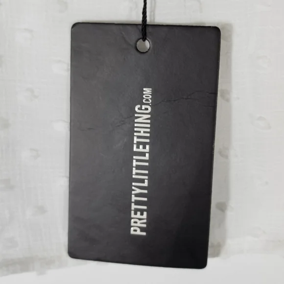 ✅️ Pretty Little Thing White Dobby Mesh Cup Detail Long Sleeve Crop Top - Picture 7 of 8